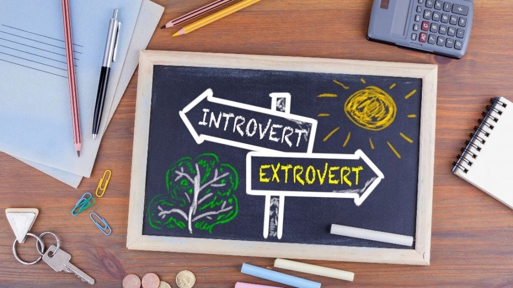 perbedaan introvert ekstrovert